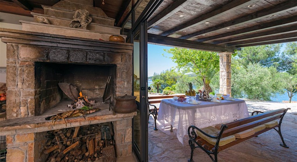 outsideoven-1024x559.jpg