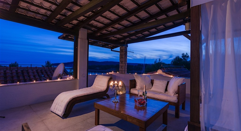 terrace-night-1024x559.jpg