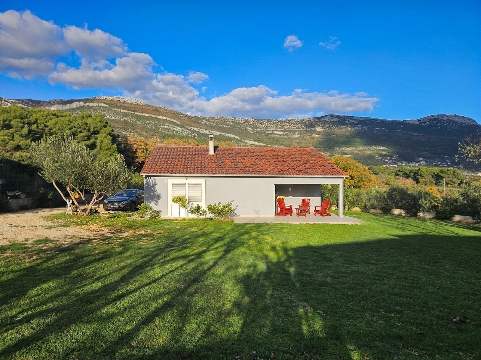 modern-house-near-the-sea_1n.jpg