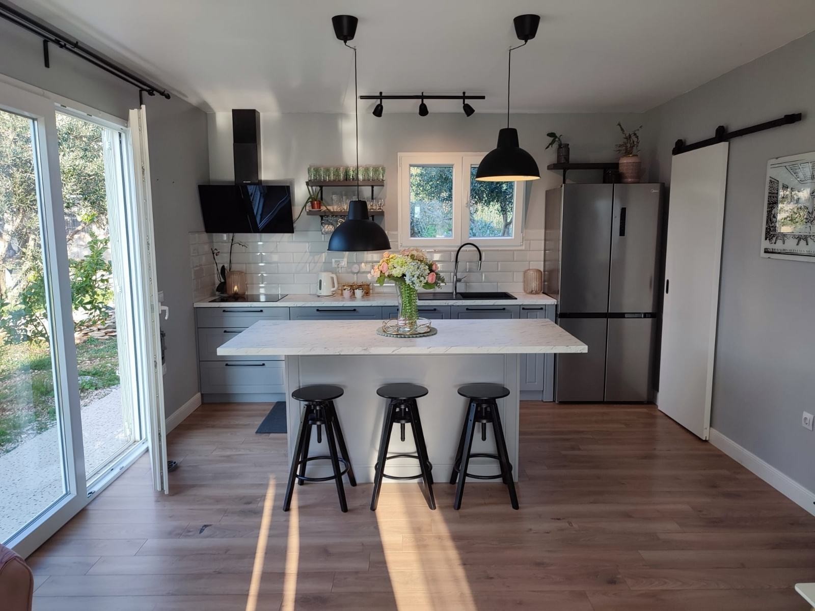 modern-house-near-the-sea_2.jpg