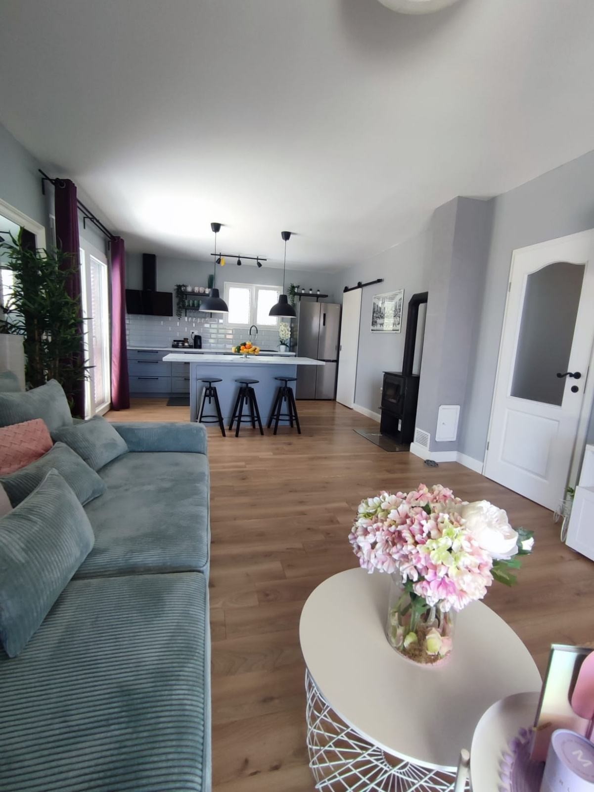 modern-house-near-the-sea_3.jpg