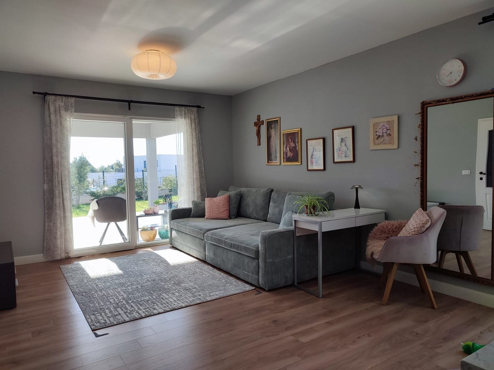 modern-house-near-the-sea_4.jpg
