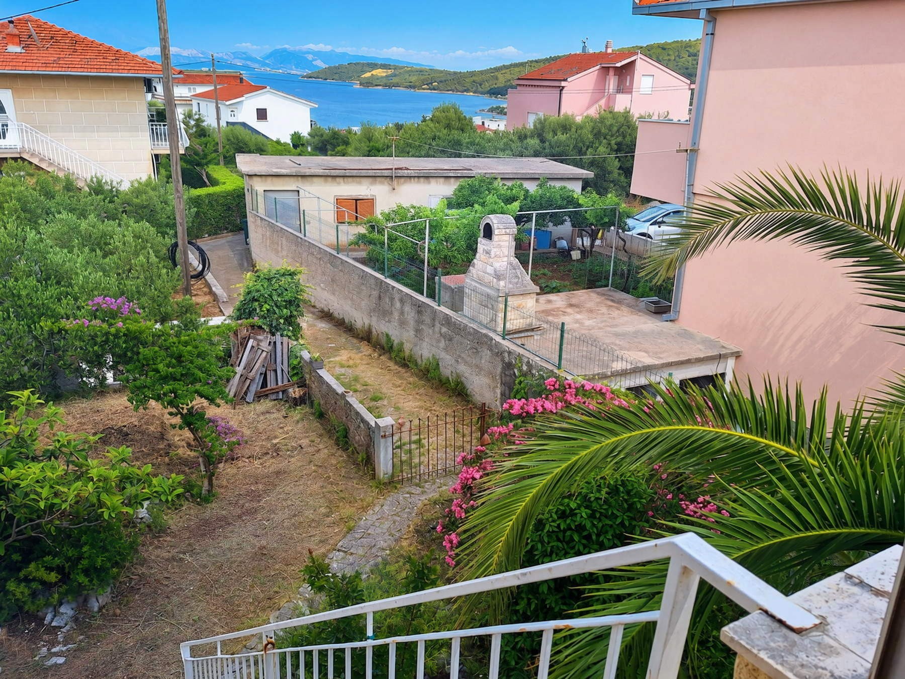 house-with-beautiful-view-sea_10n.jpg