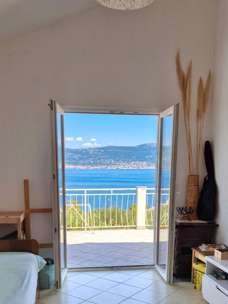 house-with-beautiful-view-sea_12n.jpg
