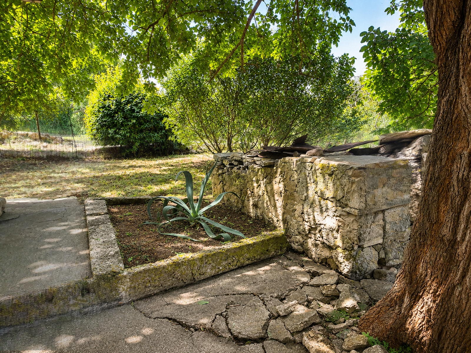 _house-vis_-with-garden_21.jpg
