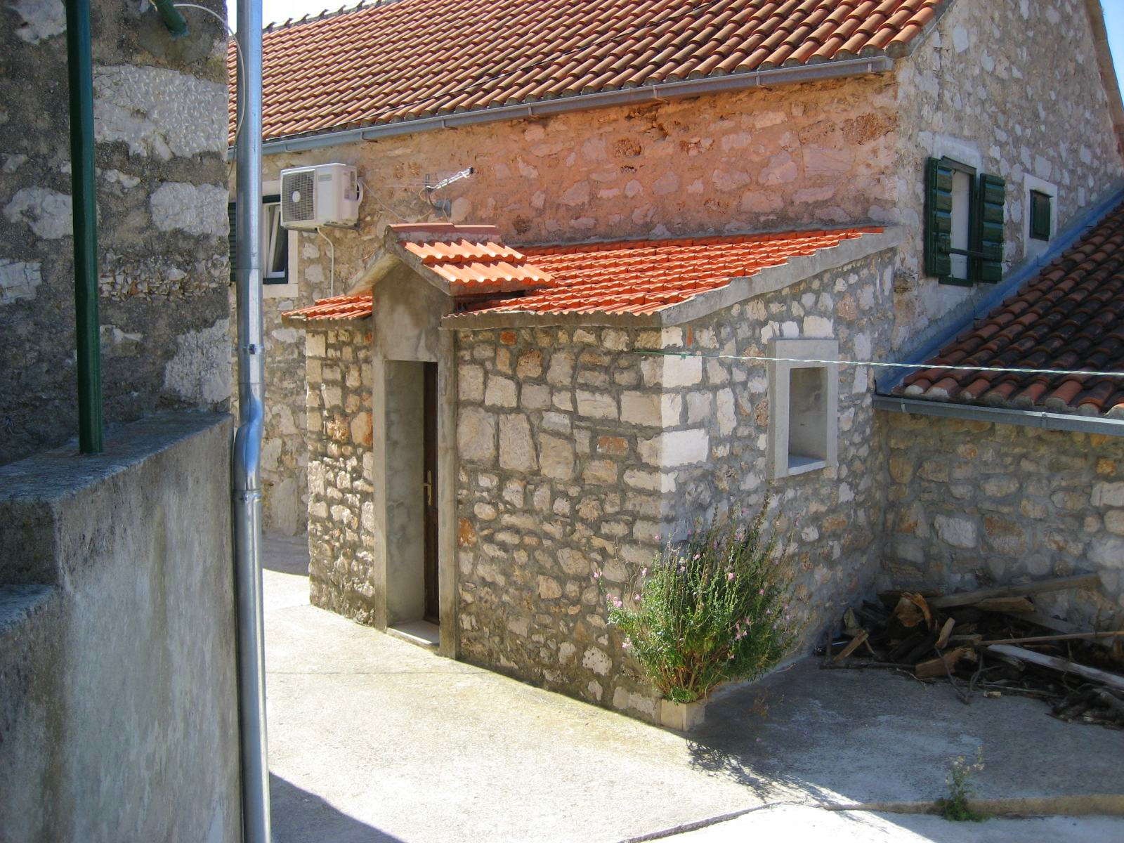 house-brac-for-sale_3.jpg